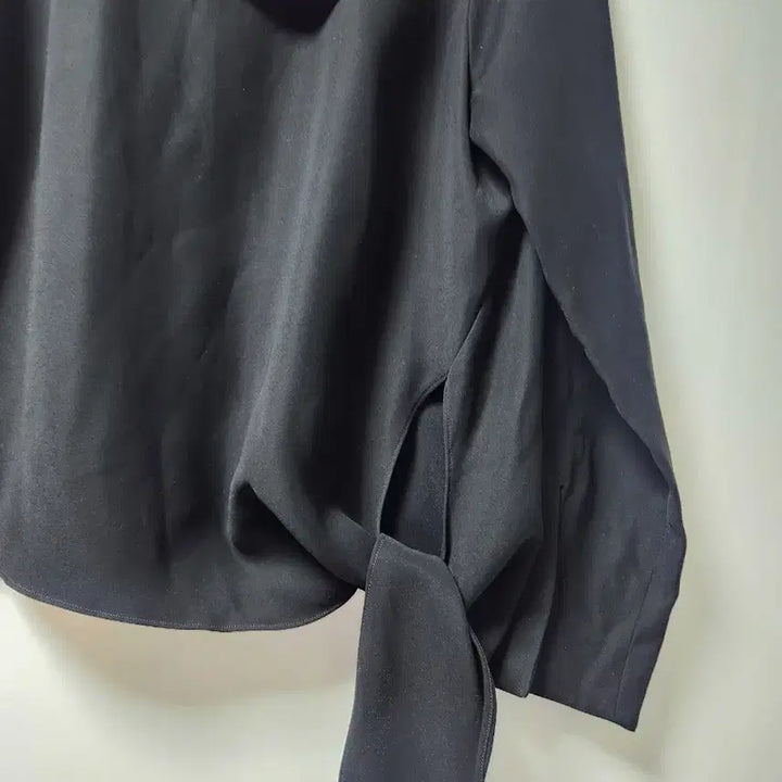 [BUNJANG] JENNY.K Black Knot Design Blouse / 블랙 매듭 디자인 블라우스