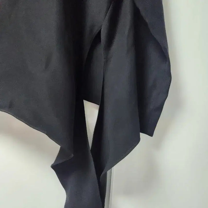 [BUNJANG] JENNY.K Black Knot Design Blouse / 블랙 매듭 디자인 블라우스