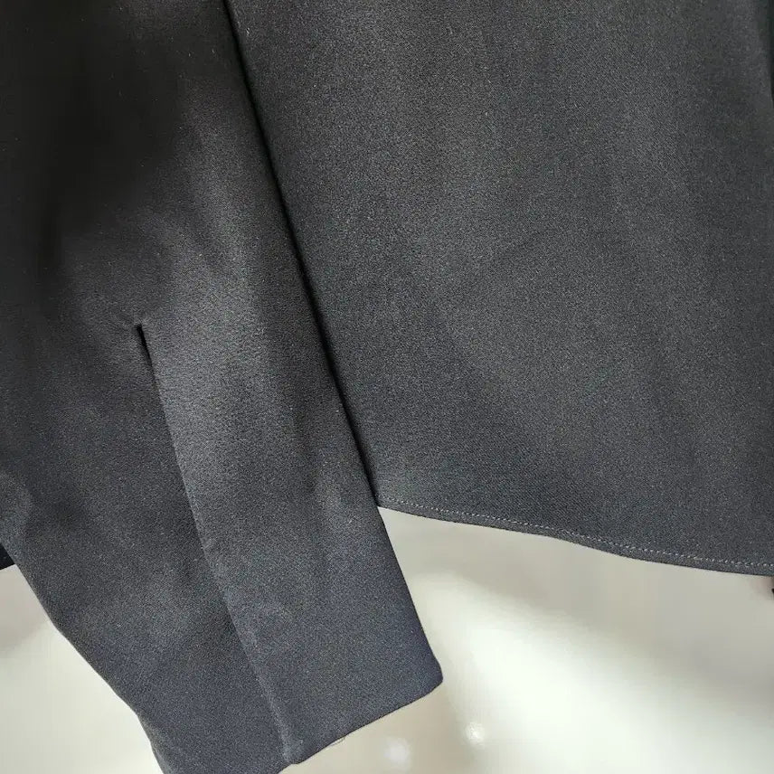 [BUNJANG] JENNY.K Black Knot Design Blouse / 블랙 매듭 디자인 블라우스