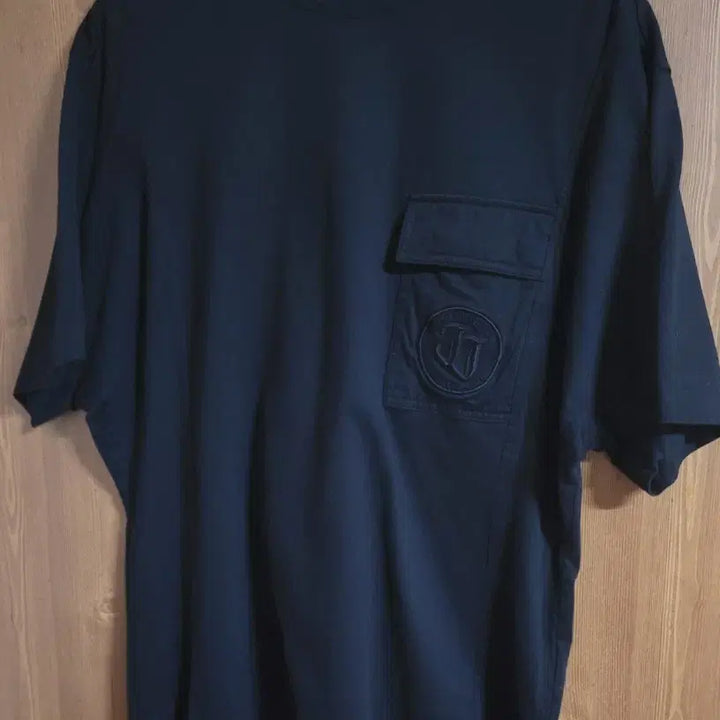 [SOLD OUT] 준지 블랙 J 포켓 로고 자수 오버핏 반팔티셔츠 L JC1542P055