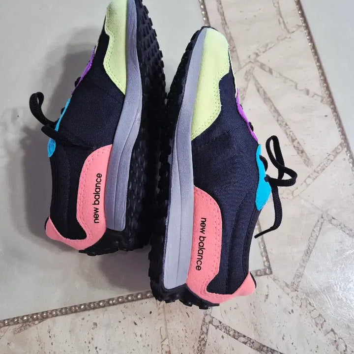 [BUNJANG] New Balance 327 Black Multicolor Sneakers / 가격인하~뉴발란스 327 블랙 멀티컬러 스니커즈