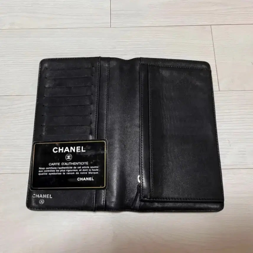 [SOLD OUT] 샤넬 까멜리아 장지갑
