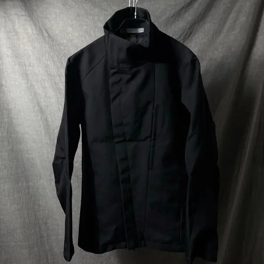 [SOLD OUT] Civilized 사선 비대칭 하이넥 집업자켓 2size
