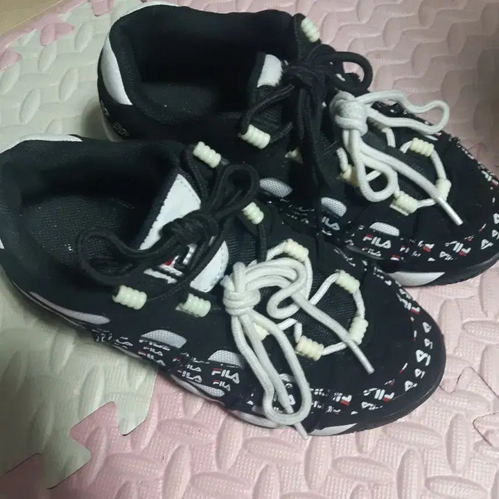 [BUNJANG] Fila Black Logo Sneakers / 휠라 블랙 로고 운동화 스니커즈