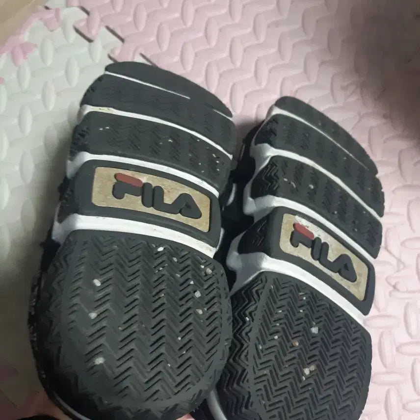 [BUNJANG] Fila Black Logo Sneakers / 휠라 블랙 로고 운동화 스니커즈