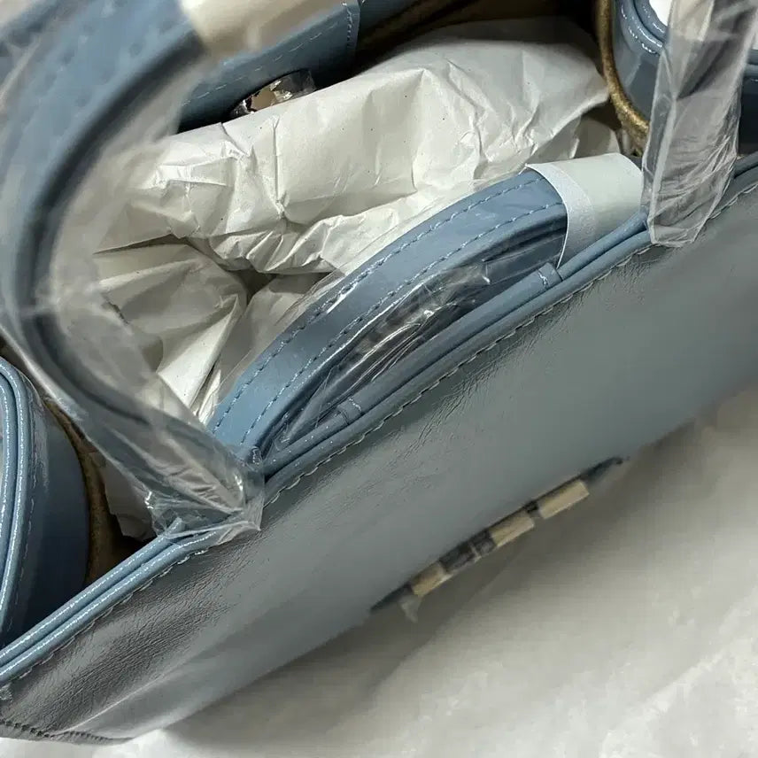 [BUNJANG] Rave Emma Baby Blue Handbag / 택제거 새상품 레이브 엠마 베이블루색상 가방 판매 합니다
