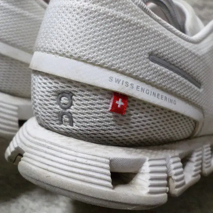 [BUNJANG] Bettyboom Used On Cloud Sneakers / 베티붐구제 270 온클라우드 운동화 중고 신발