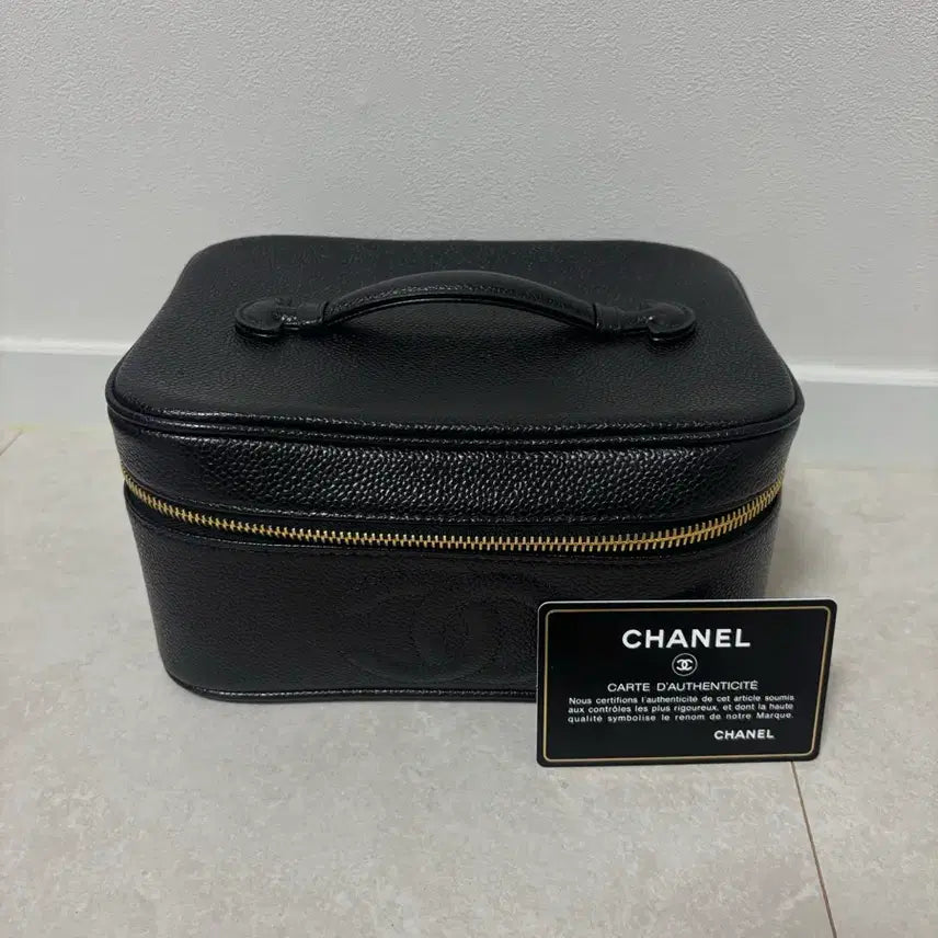 [SOLD OUT] 샤넬 블랙 캐비어 코스메틱 베니티 백