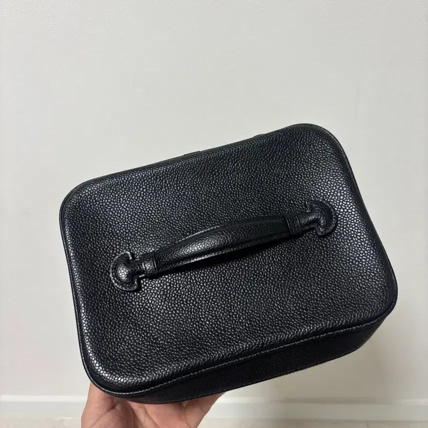 [SOLD OUT] 샤넬 블랙 캐비어 코스메틱 베니티 백