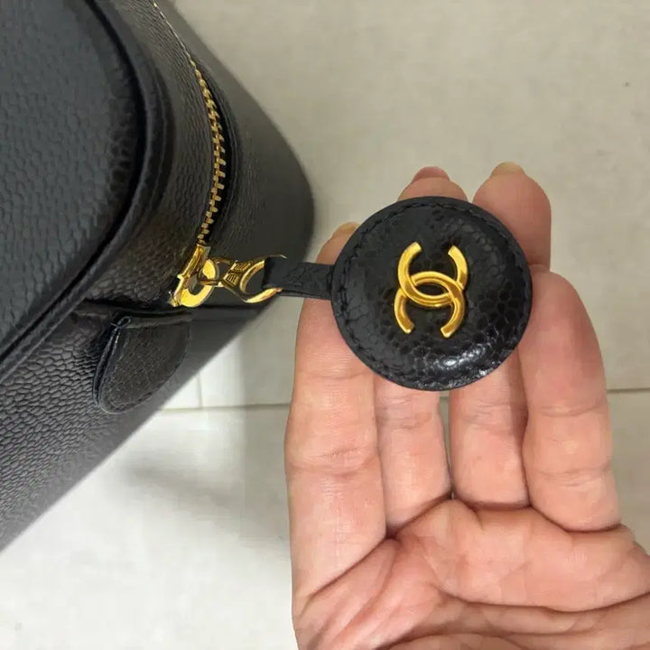 [SOLD OUT] 샤넬 블랙 캐비어 코스메틱 베니티 백
