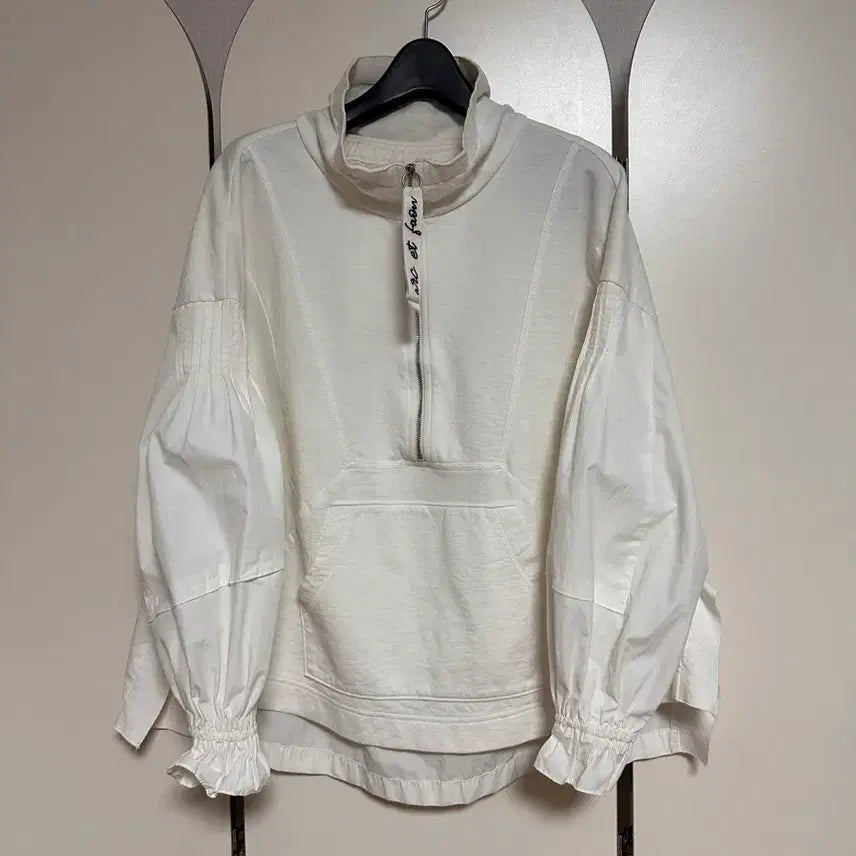 [BUNJANG] Osecon White Half-Zip Sweatshirt Free Size / 오즈세컨 화이트 반집업 맨투맨 프리사이즈