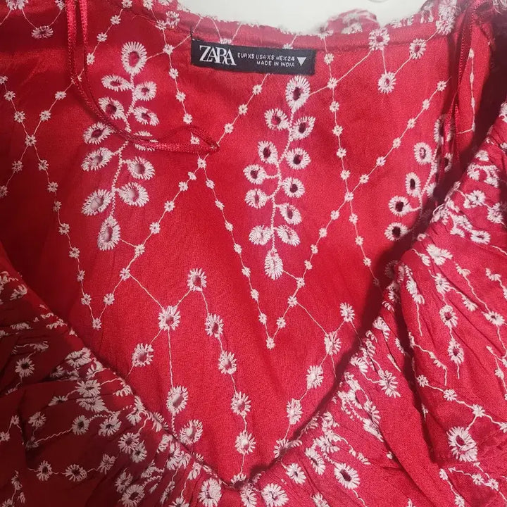 [BUNJANG] ZARA Red Embroidered Frill Blouse / 자라 레드 자수 프릴 블라우스