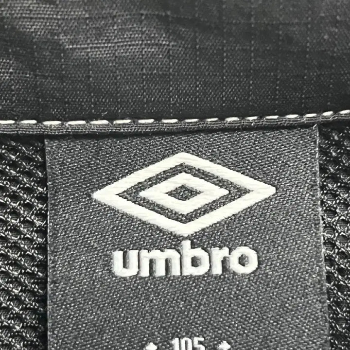 [BUNJANG] Umbro Crispy Taslan Windbreaker Black (105) / 엄브로 크리스피 타슬란 바람막이 블랙 (105)