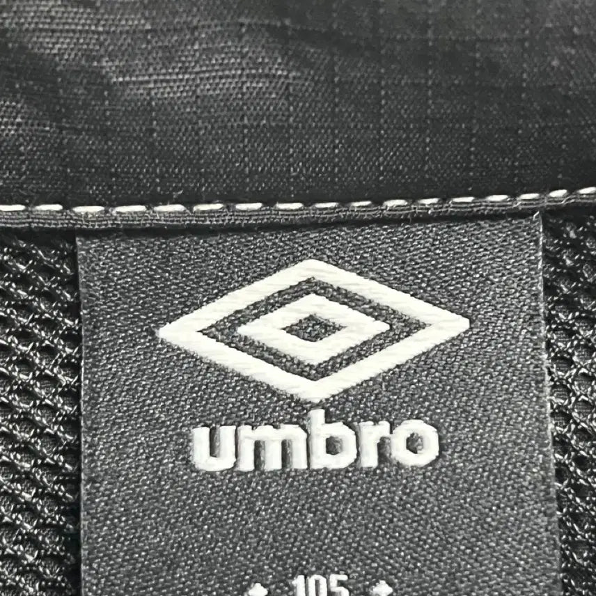 [BUNJANG] Umbro Crispy Taslan Windbreaker Black (105) / 엄브로 크리스피 타슬란 바람막이 블랙 (105)
