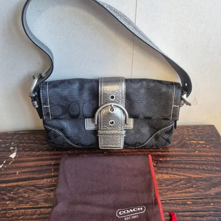 [BUNJANG] Coach Signature Canvas Mini Baguette Bag (Dust Bag Included) / coach 코치 시그니처 캔버스 미니 바게트백(더스트백 포함)