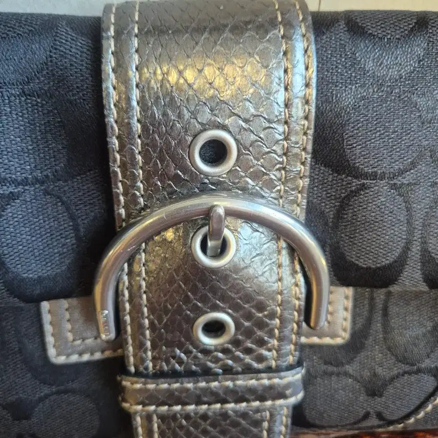 [BUNJANG] Coach Signature Canvas Mini Baguette Bag (Dust Bag Included) / coach 코치 시그니처 캔버스 미니 바게트백(더스트백 포함)