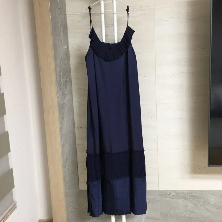 [BUNJANG] Lucky Chouette Satin Pleated Dress / 럭키슈에뜨 새틴 플리츠 원피스 55