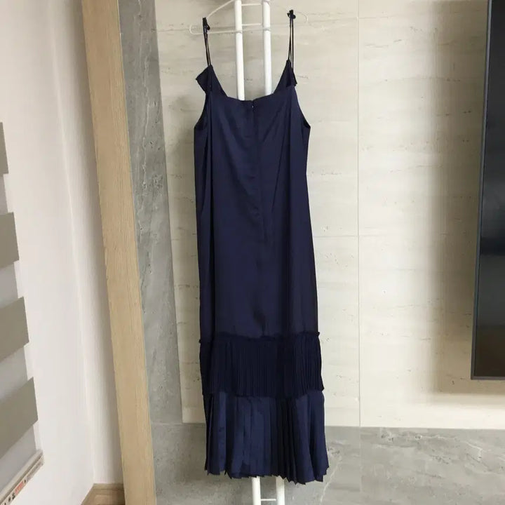 [BUNJANG] Lucky Chouette Satin Pleated Dress / 럭키슈에뜨 새틴 플리츠 원피스 55