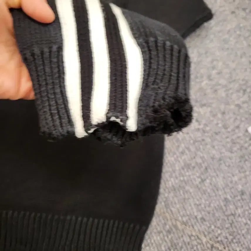 [BUNJANG] Adidas x Balenciaga Knit Sweater Black / 아디다스 x 발렌시아가 콜라보 니트 블랙(정품)