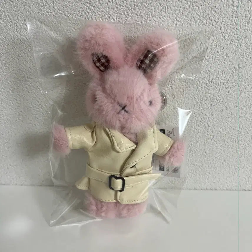 [BUNJANG] Pink Rabbit Keyring / 코트 옷입은 핑크 토끼 키링