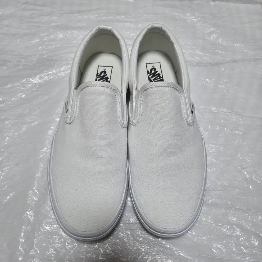 [BUNJANG] Vans Classic Slip-On Sneakers White / [300] 반스 클래식 슬립온 스니커즈 운동화 화이트 흰색