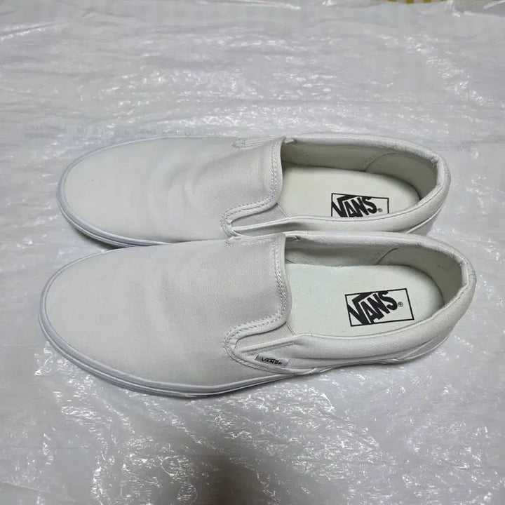 [BUNJANG] Vans Classic Slip-On Sneakers White / [300] 반스 클래식 슬립온 스니커즈 운동화 화이트 흰색