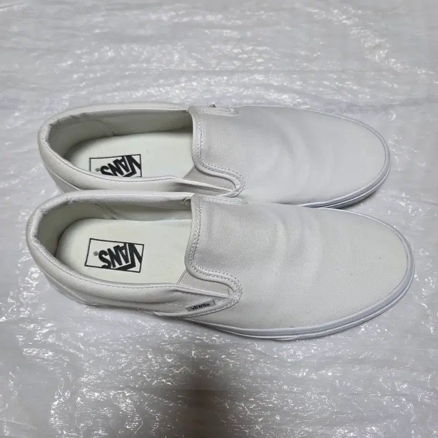 [BUNJANG] Vans Classic Slip-On Sneakers White / [300] 반스 클래식 슬립온 스니커즈 운동화 화이트 흰색