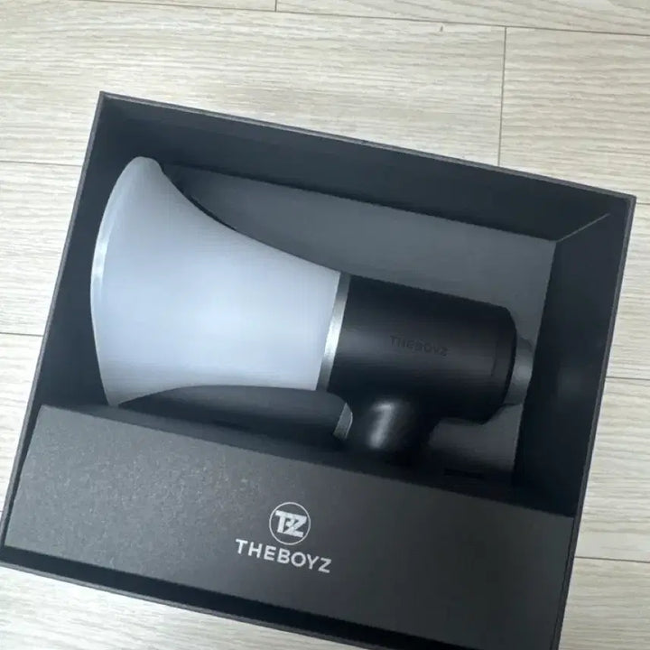 [BUNJANG] The Boyz Official Light Stick Unused / 더보이즈 응원봉 (하트성기) 미사용 판매합니다