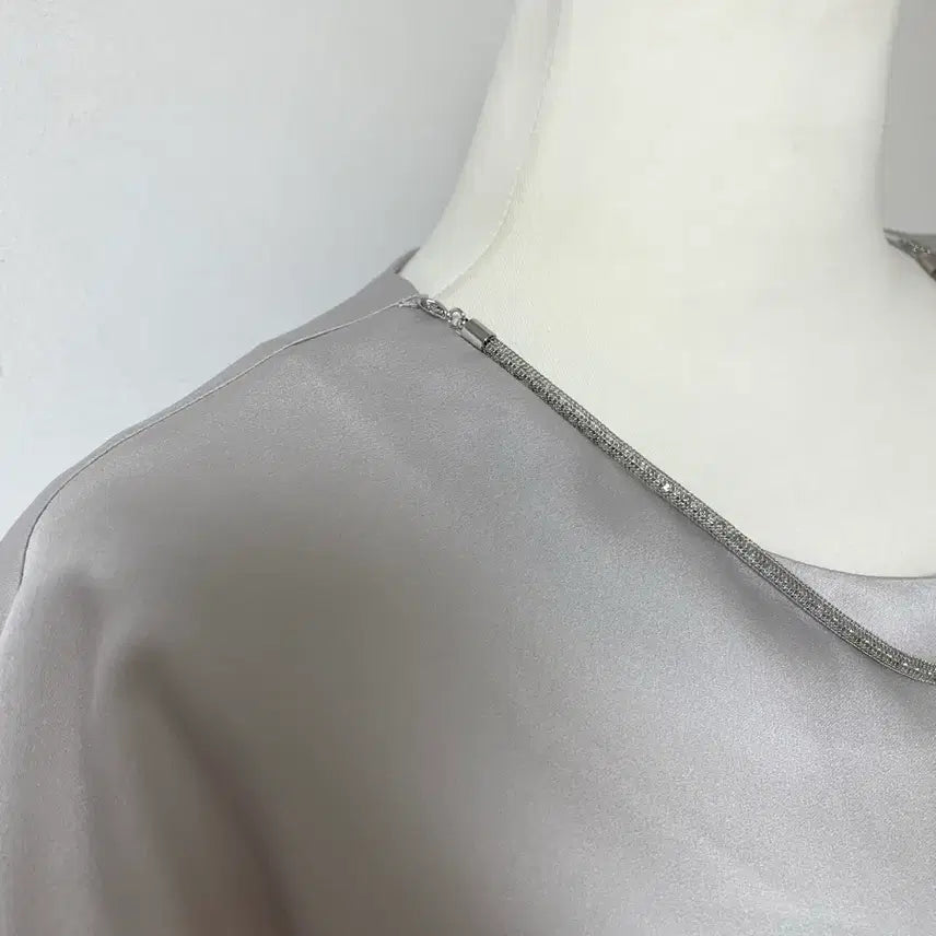 [BUNJANG] Olivia Hasler Satin Silver Blouse XL / 목걸이 새틴 실크 실버 블라우스 XL