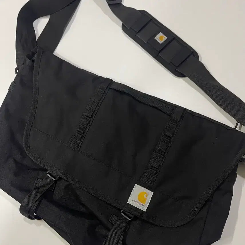 [SOLD OUT] 칼하트 카고 메신저백 블랙