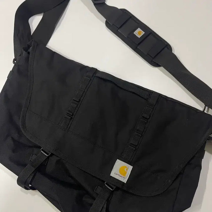 [SOLD OUT] 칼하트 카고 메신저백 블랙
