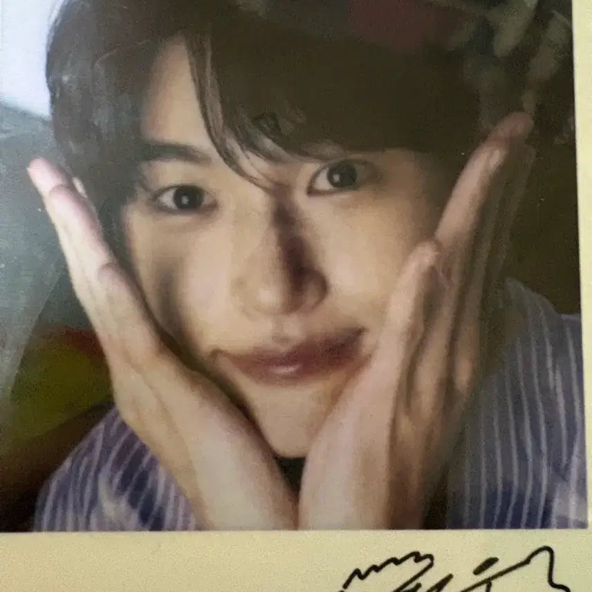 [BUNJANG] Byeon Woo-seok Signed Polaroid Photo / 변우석 사인 폴라로이드