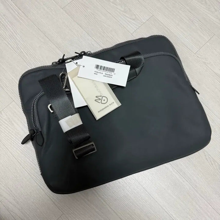 [BUNJANG] Mandarin Duck Touch Duck Dark Shadow Briefcase / 만다리나덕 터치덕 다크섀도 브리프 케이스