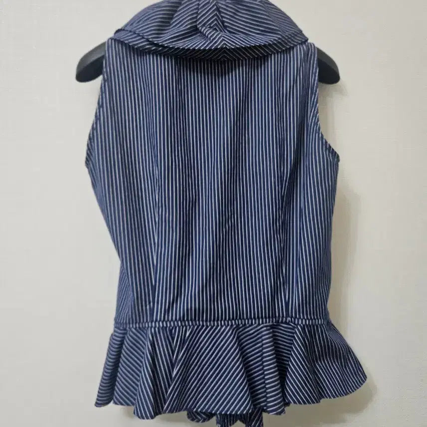 [BUNJANG] Ralph Lauren Frill Sleeveless Shirt / 랄프로렌 프릴 민소매 셔츠