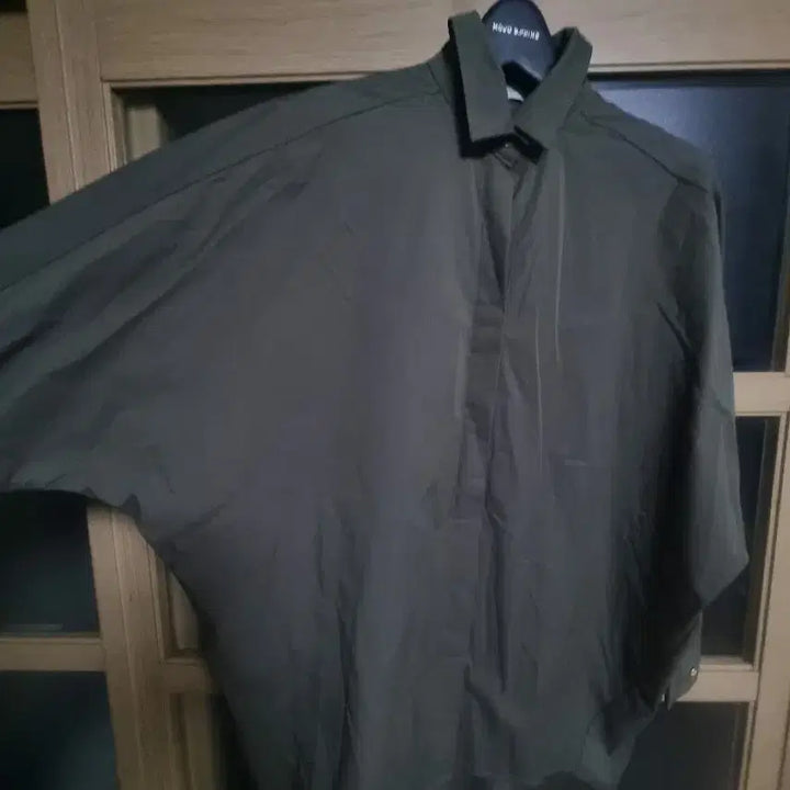 [BUNJANG] BISOO Shirt-Style Long Blouse Khaki / 바이서우 셔츠형 롱 블라우스 카키 f