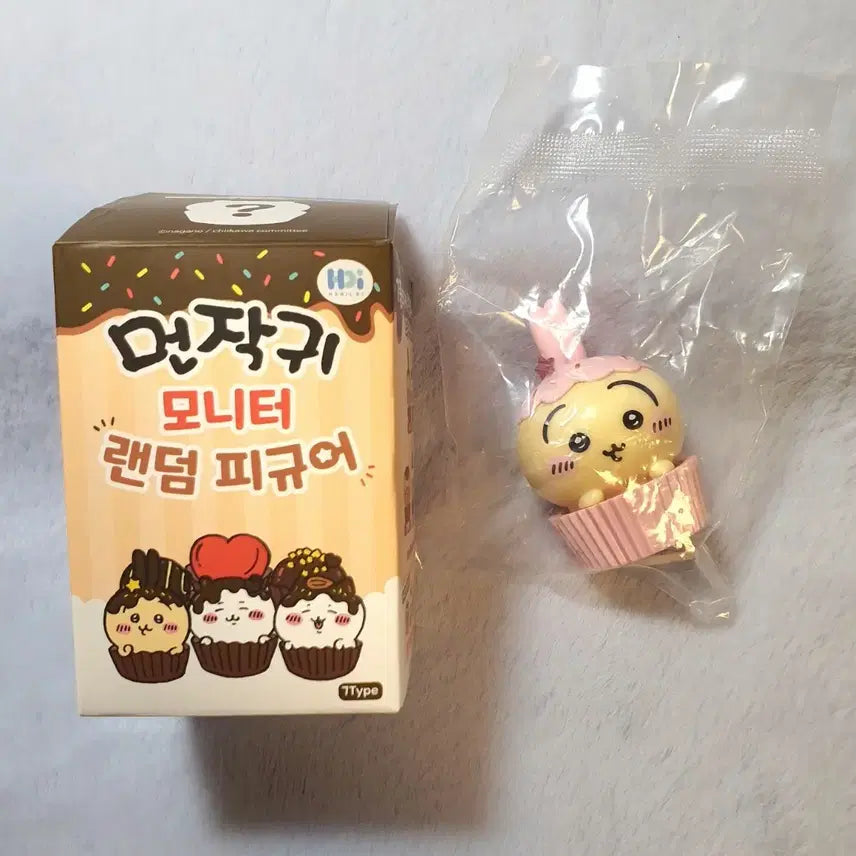 [SOLD OUT] 치이카와 먼작귀 모니터 랜덤 피규어 히든 딸기 우사기