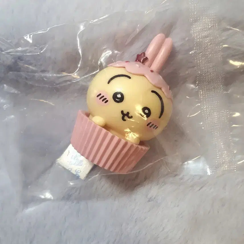 [SOLD OUT] 치이카와 먼작귀 모니터 랜덤 피규어 히든 딸기 우사기