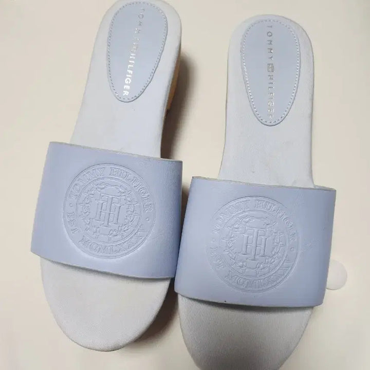 [BUNJANG] Tommy Hilfiger Logo Slippers Sandals Sky Blue / 타미힐피거 로고 슬리퍼 샌들 하늘색