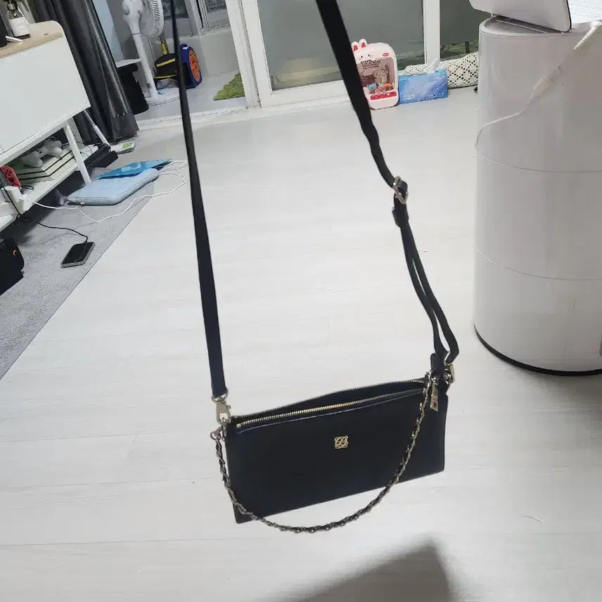 [BUNJANG] Louis Quatorze Black Crossbody Bag / 루이가또즈 가방