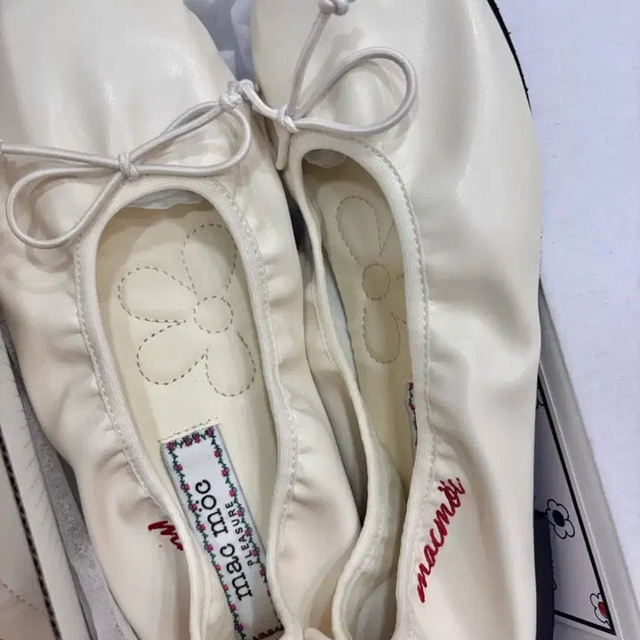 [SOLD OUT] 마크모크 꽃씨 플랫슈즈 새상품