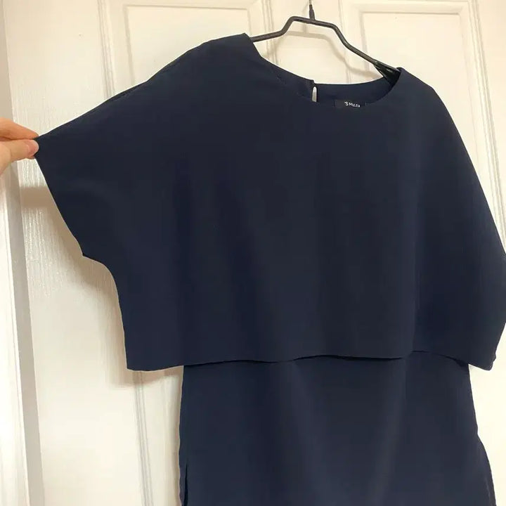 [SOLD OUT] 케이프 레이어드 쉬폰 에스솔레지아 블라우스 네이비 55