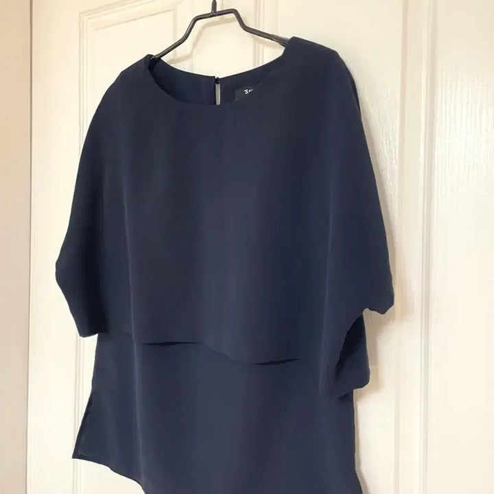 [SOLD OUT] 케이프 레이어드 쉬폰 에스솔레지아 블라우스 네이비 55
