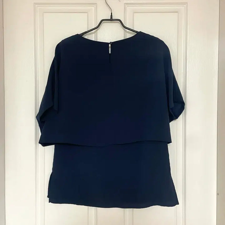 [SOLD OUT] 케이프 레이어드 쉬폰 에스솔레지아 블라우스 네이비 55