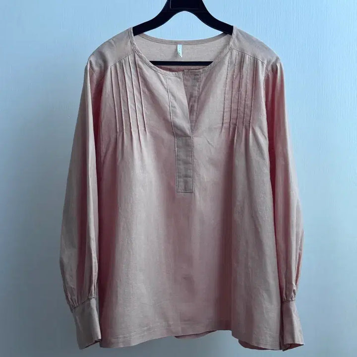 [BUNJANG] V-Neck Linen Blouse / 브이 트임 핀턱 린넨 블라우스