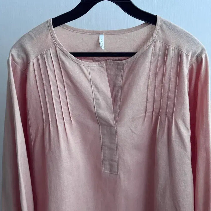 [BUNJANG] V-Neck Linen Blouse / 브이 트임 핀턱 린넨 블라우스