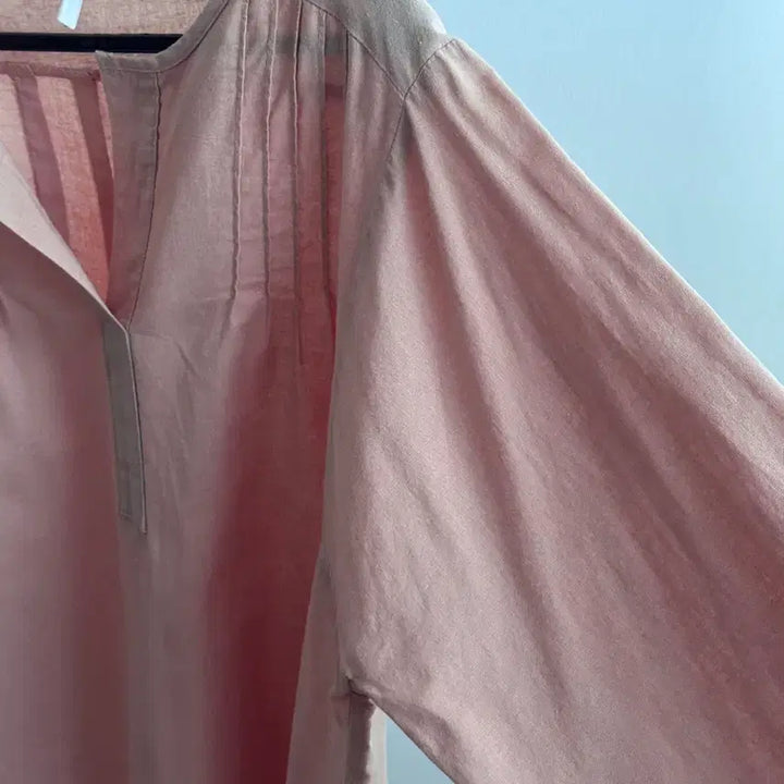 [BUNJANG] V-Neck Linen Blouse / 브이 트임 핀턱 린넨 블라우스