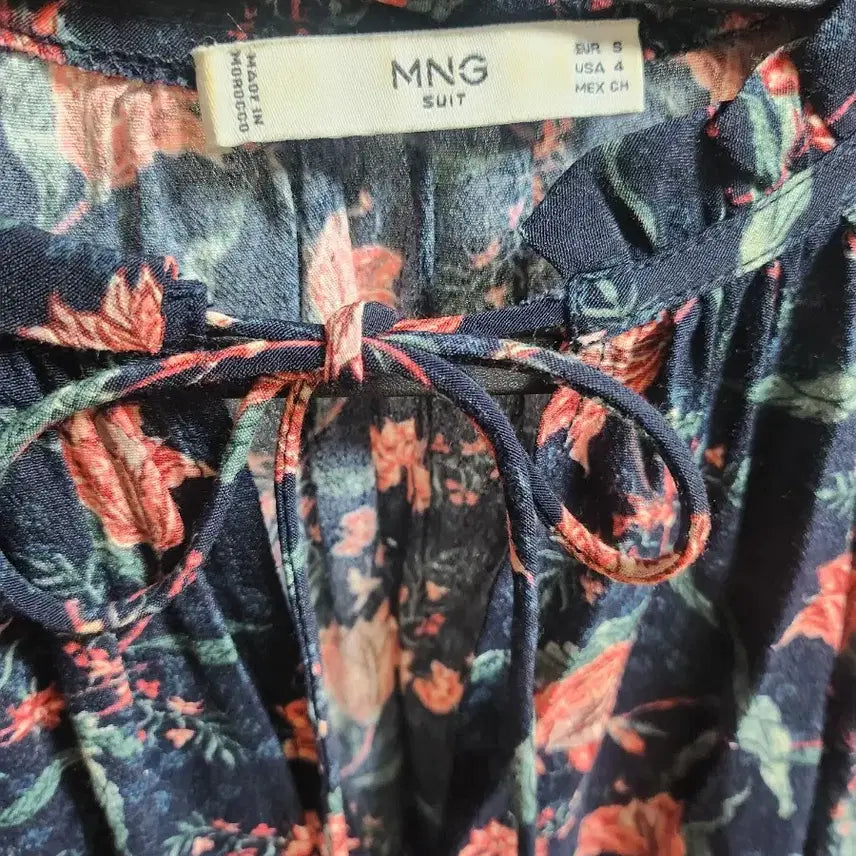 [BUNJANG] MNG Flower Pattern Blouse Navy / MNG 플라워 패턴 블라우스 네이비