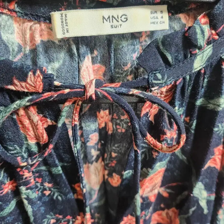 [BUNJANG] MNG Flower Pattern Blouse Navy / MNG 플라워 패턴 블라우스 네이비