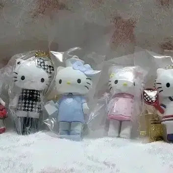 [BUNJANG] Hello Kitty 50th Anniversary Limited Edition Mascot Secret Keyring / 헬로키티 50주년 한정판 마스코트 시크릿 키링 골드참