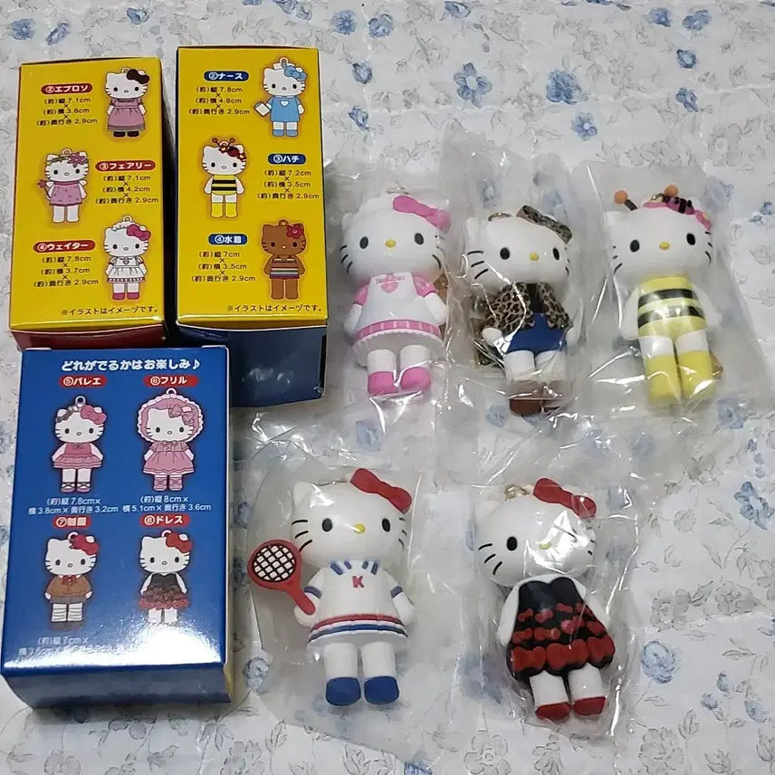 [BUNJANG] Hello Kitty 50th Anniversary Limited Edition Mascot Secret Keyring / 헬로키티 50주년 한정판 마스코트 시크릿 키링 골드참